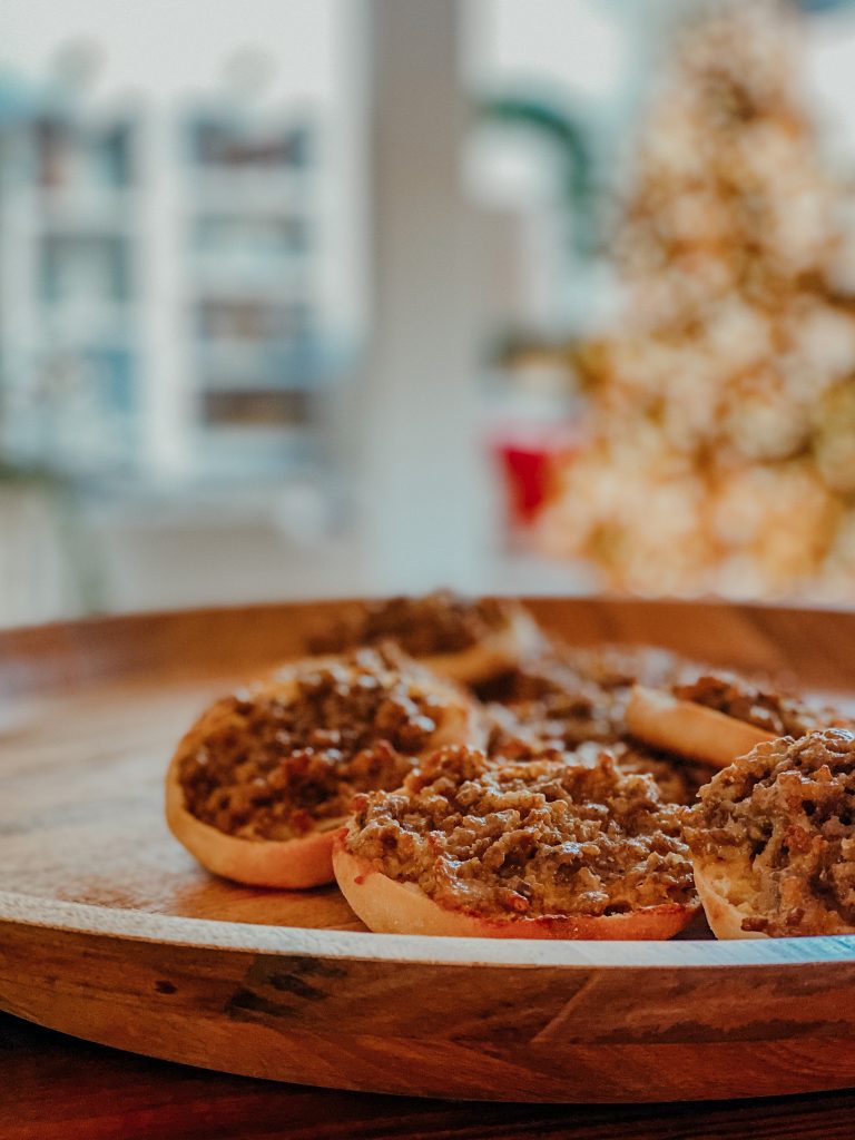 It's like an English muffin-muffin-bagel - Knuckle Salad